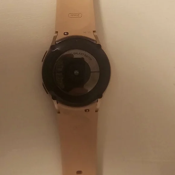 Samsung Galaxy Watch 4. Rose gold.